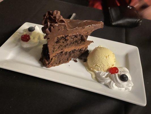 Chocolate cake w ice cream