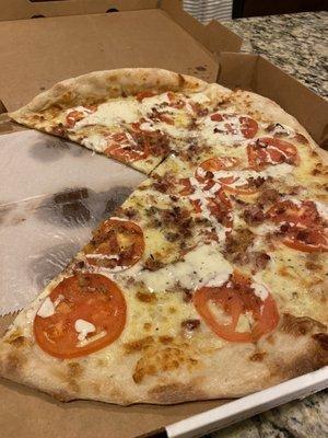 Rio Ranchero Specialty Pizza (mozzarella, bacon, tomato, and ranch dressing)--this is a medium! IG: @betterwithju