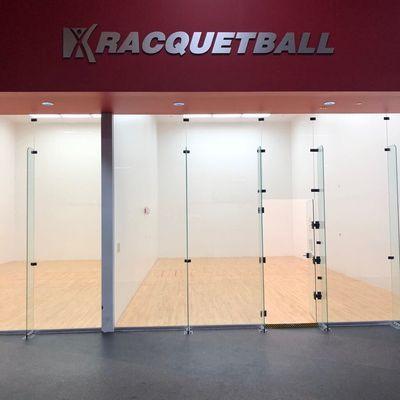 Great racquetball courts.