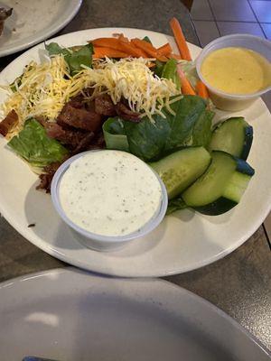 House salad with Ranch & honey mustard dressing