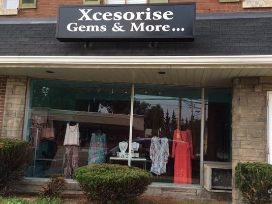 Welcome to Xcesorise! Here you'll find unique and trendy clothes with fashion clothes and exotic gemstone jewelry pieces.