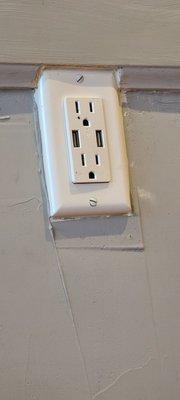 USB and outlets available