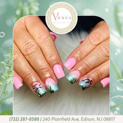 Short nail designs add a fun and chic touch to summer style!
ℬℴℴℴℴℯℴ