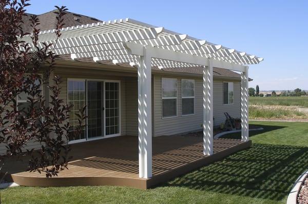 Aluminum patio pergola with wood texture for new look