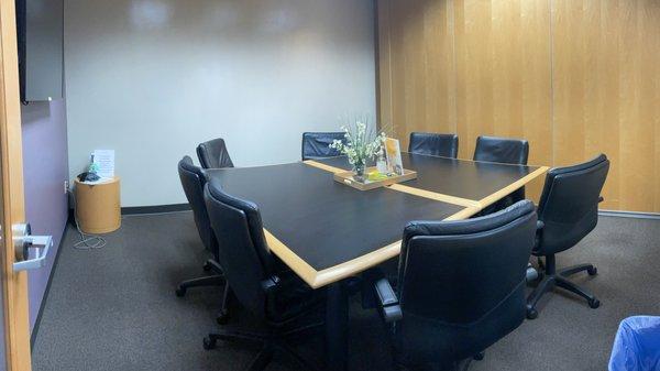 The Chesapeake (Medium Meeting Room): Can hold 8 People