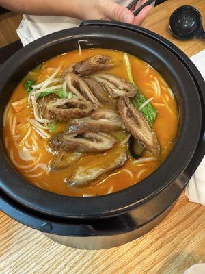 Pork intestine spicy pot