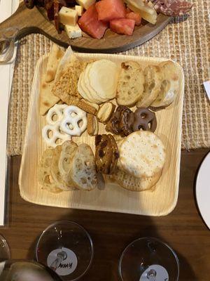 Classic board bread plate