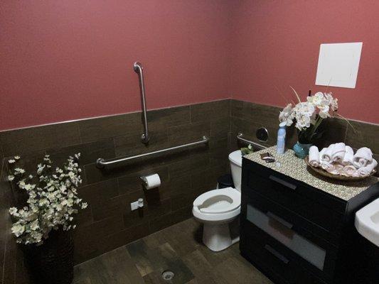 Very clean bathroom not even speck dust and I looked lol