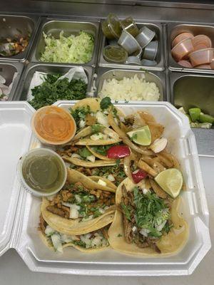 Tacos de pastor y pollo