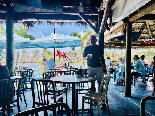 Waterfront Dining in the shade on Memorial Day! Yummy Tuna nachos and good pizza!