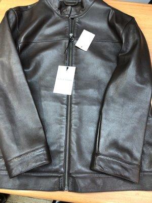 After ! The shorten sleeves of the leather jacket