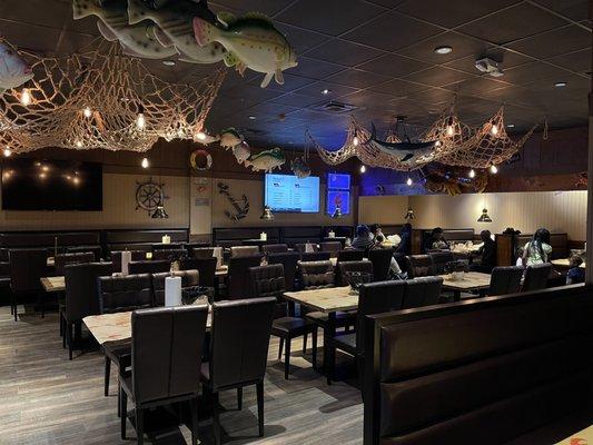 Love this dining area for large parties.