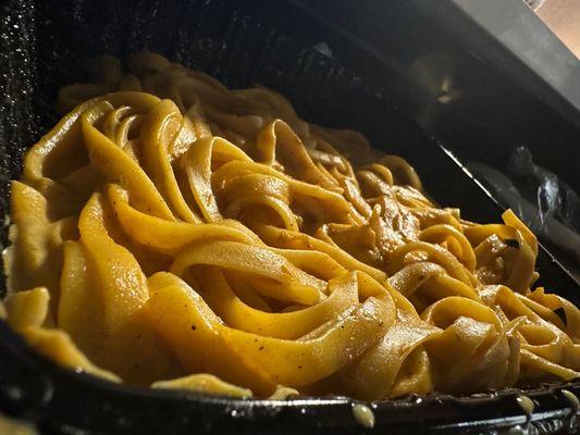 Fettuccine a La Huancaina con Lomo Saltado