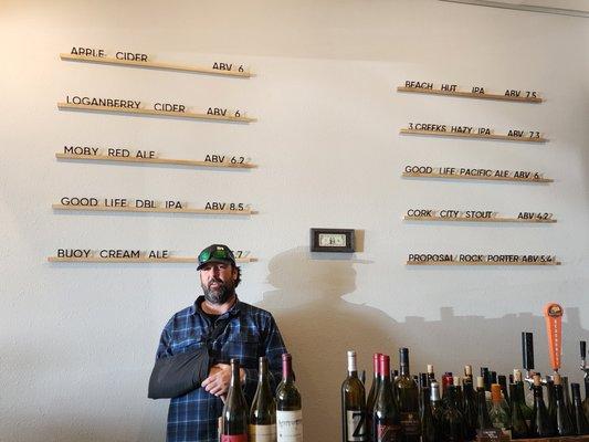 Joey, owner, despite a bum arm, did a fantastic job of pouring wine and discussing wine!