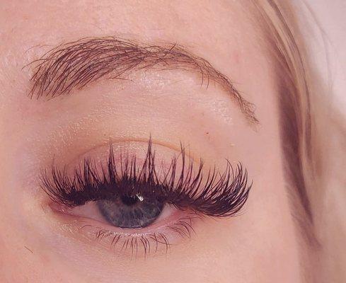 Spiky mega volume lashes