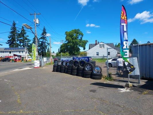 Entrance to Alex's Tire Center!