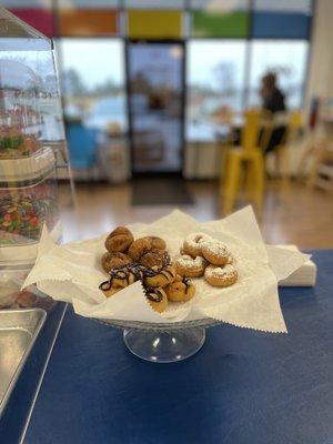 Hot. Made to order. Fresh. Delicious.
Mini Donuts. Yum.