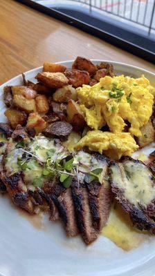 Steak and eggs brunch | Instagram: slimthiccarbs