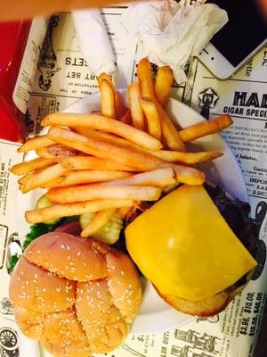 Cheeseburger with fries