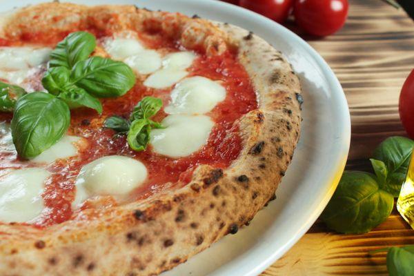 Authentic Italian Neapolitan Pizza and Market