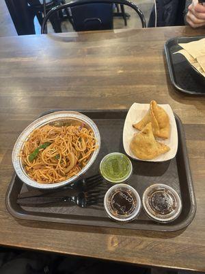 Hakka Noodles, Vegetable Samosa