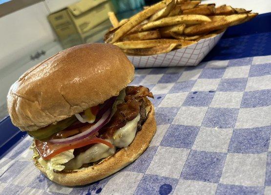 Bacon cheeseburger combo on a brioche bun with our delicious seasoned fries!