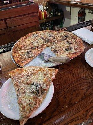 $10 Pizza Special.