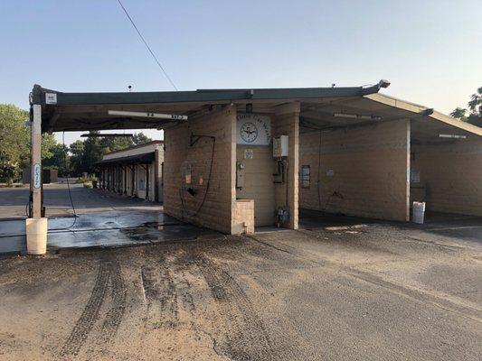 Drive thru do it yourself car wash