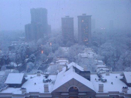 Snow at Parklane on Peachtree Condominiums (my old crib), off Peachtree Road with a view of Downtown Buckhead & Downtown Atlanta