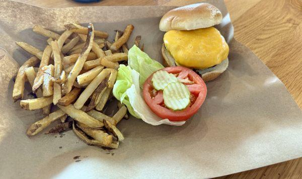 Cheeseburger with fries