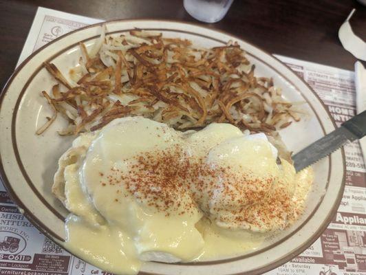 Egg Benedict with hash browns