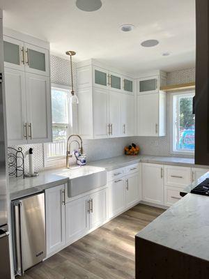 Custom kitchen with farmer sink built in & shaker style doors.