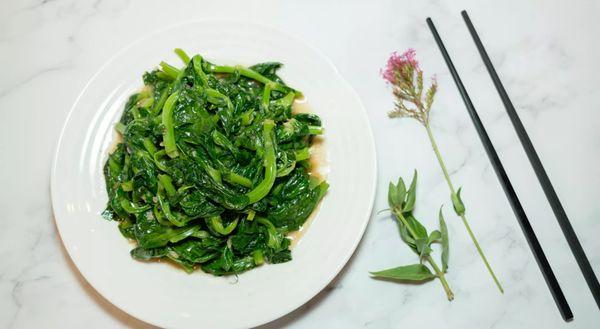 Stir fried garlic pea leaf