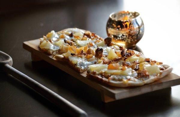 pear and gorgonzola flatbread with mozzarella, caramelized onions, crushed walnuts and honey drizzle