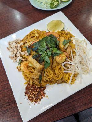 Pad Thai w/ Shrimp and Chicken