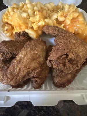 Wings with Macaroni and Cheese