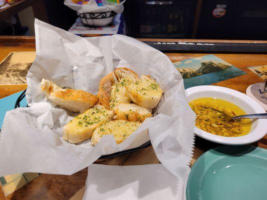 Butter Garlic and bread is DELICIOUS here.