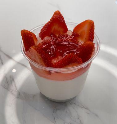 Coconut Pudding with Strawberry