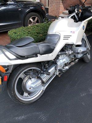 94 BMW R1100RS Tom got her running smooth