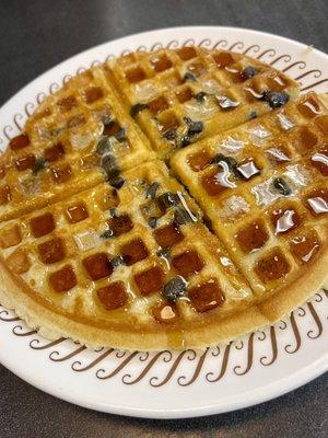 Waffle (single) with blueberry nougat