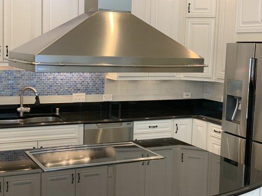 Kitchen Backsplash and Contrtops