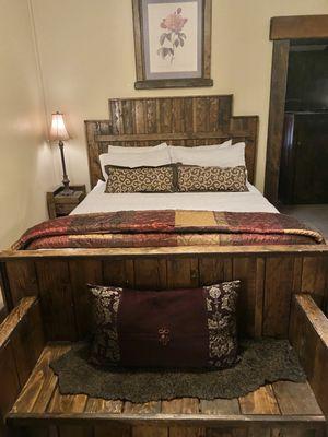 Deluxe Queen Bed room