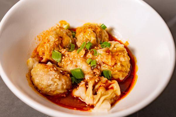 Wonton with Chili Sauce (Pork and Shrimp)