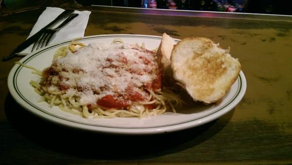 Half order of spaghetti & meat sauce with garlic bread ($4.50)