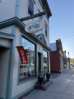 Apostle Islands Booksellers