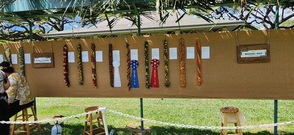 more leis