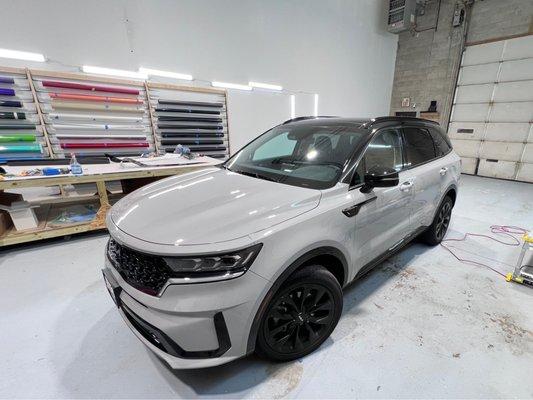 After! :) Black roof wrap and blacked out emblems (KIA, Sorento, AWD) previously silver.