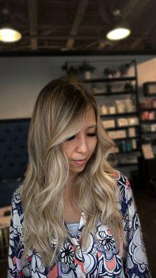 Lived in Blonde w/ 1 row of Handtied extensions by Kiya