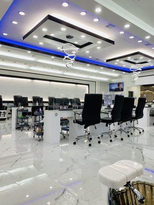 Beautiful and clean new nail salon