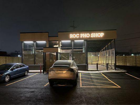 Roc Pho Shop - outside